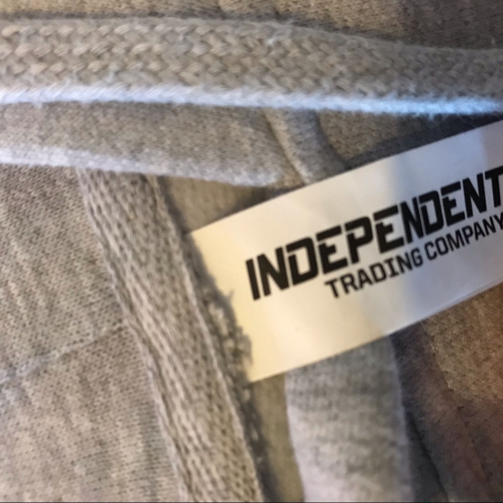 Brand New, never worn gray soft 2XL ASM Global sweatshirt - Picture 9 of 10